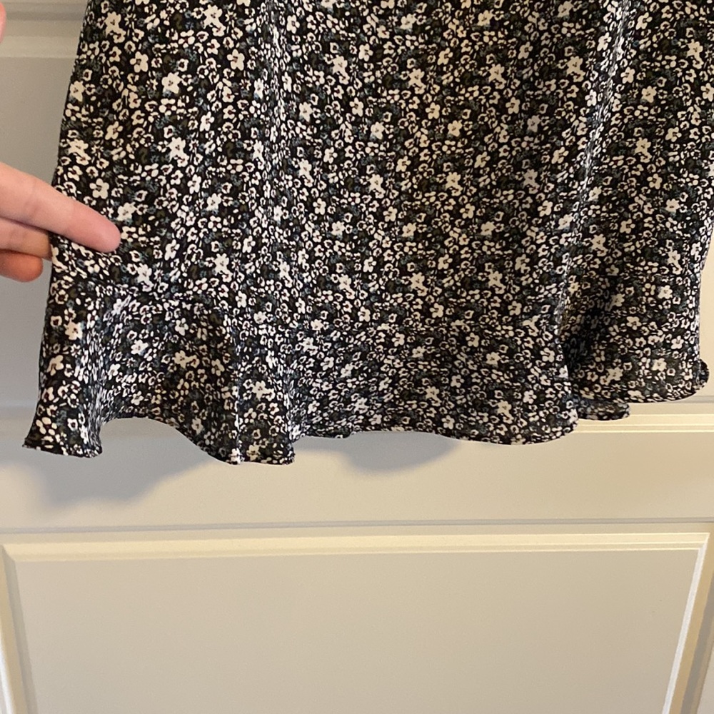 Loft Outlet Ruffle Shoulder Blouse Medium - Picture 5 of 5
